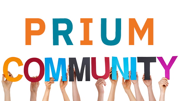 Le mot "PRIUM" flotte au-dessus du mot "COMMUNITY" sur fond blanc.