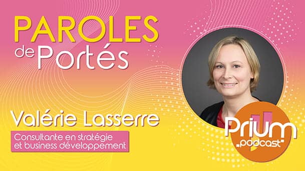 Podcast Prium, série "Paroles de Portés" avec Valérie Lasserre, consultante en stratégie et business développement. En médaillon, la photo portrait couleur de Valérie Lasserre.