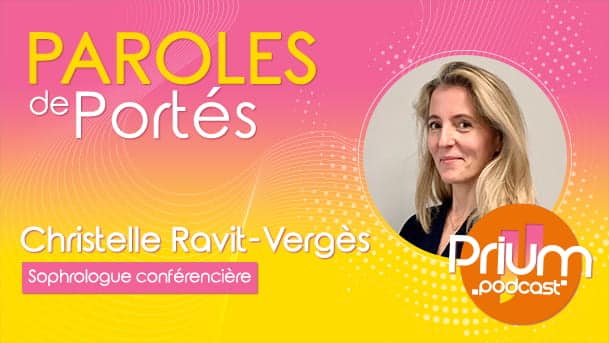 Podcast Prium, série "Paroles de Portés" avec Christelle Ravit-Vergès, sophrologue conférencière. En médaillon, la photo portrait couleur de Christelle Ravit-Vergès.